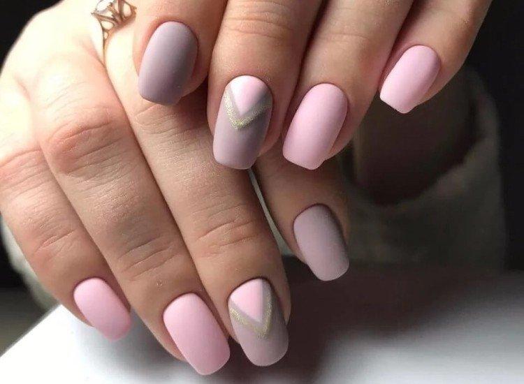 Розовый маникюр