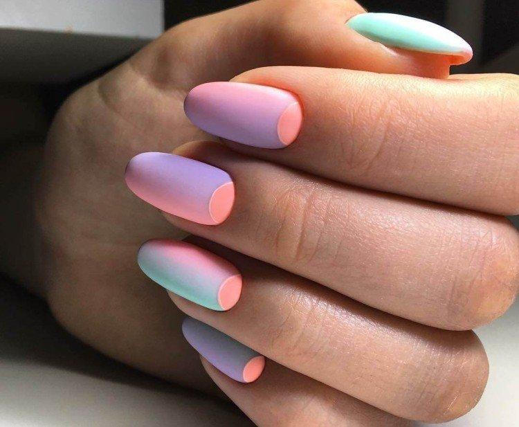 Матовый яркий маникюр