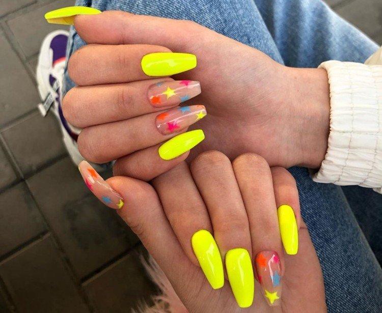 Яркий маникюр на длинные ногти
