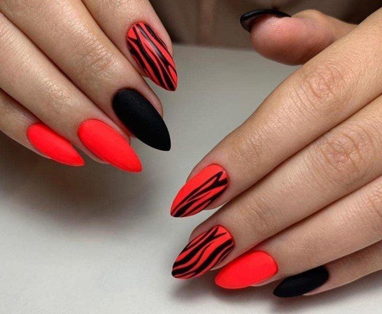 Яркий маникюр на длинные ногти