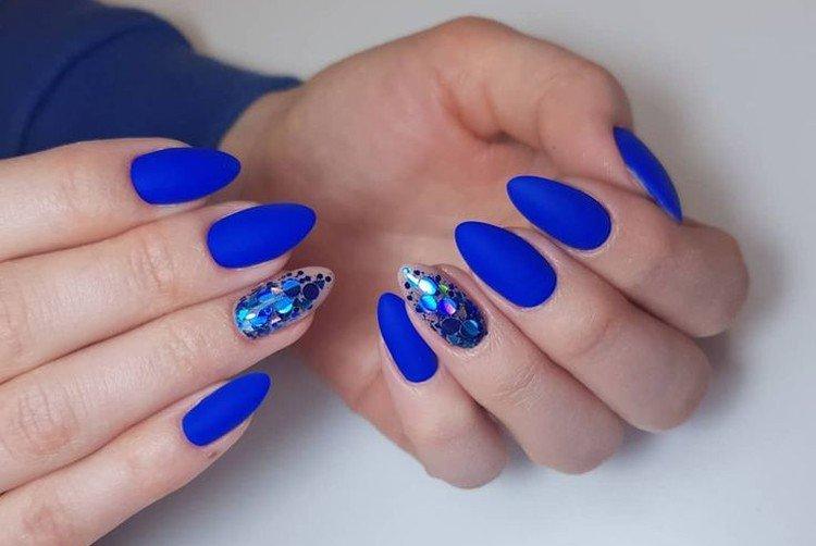 Синий маникюр
