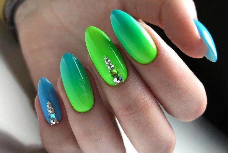 Неоновый маникюр