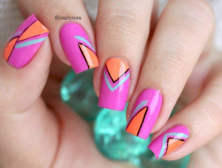 Яркий маникюр