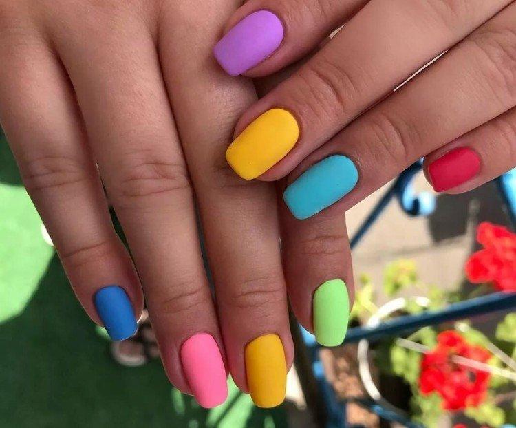 Разноцветный маникюр