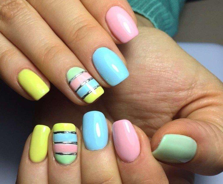 Яркий маникюр
