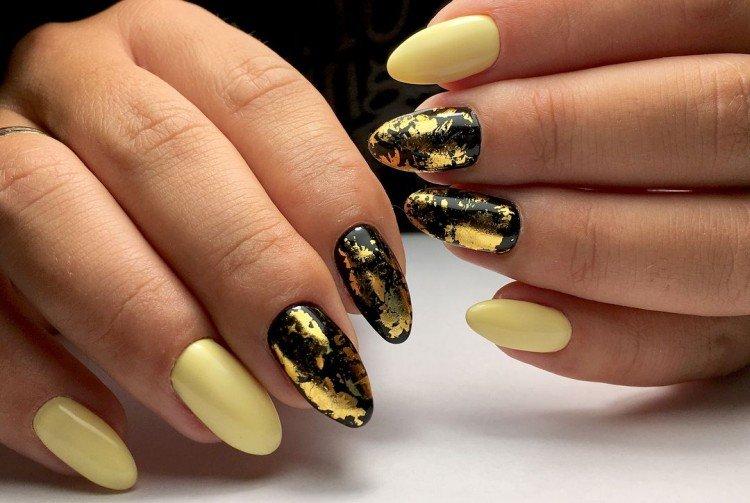 Маникюр с фольгой