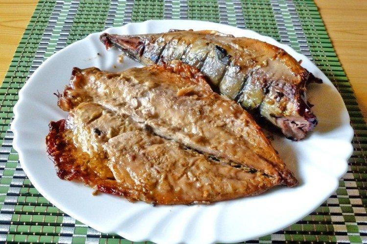 Запеченная скумбрия в соевом маринаде