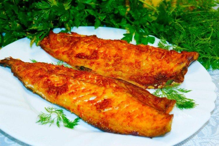 Скумбрия с паприкой и чесноком в духовке