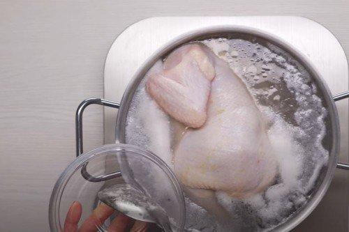 Сациви по-грузински с целой курицей