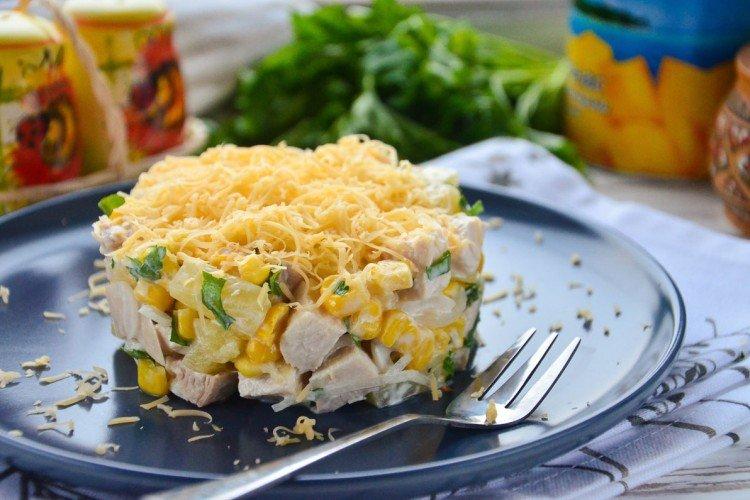Салат с кукурузой и ананасами
