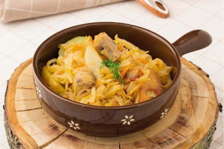 Тушеная капуста с картошкой и грибами