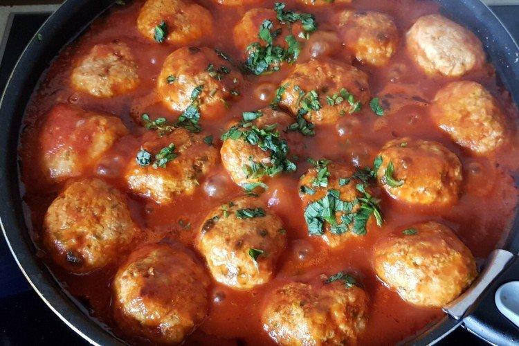 Тефтели с томатно-майонезной подливкой