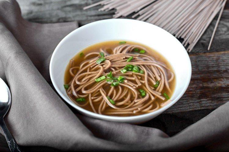 Суп с гречневой вермишелью и курицей