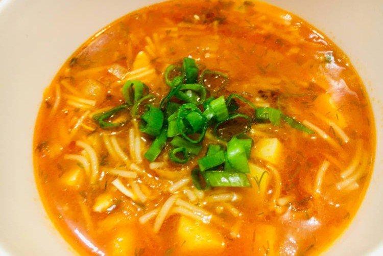 Томатный суп с вермишелью