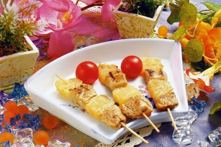 Закуска из копченой курицы к красному вину