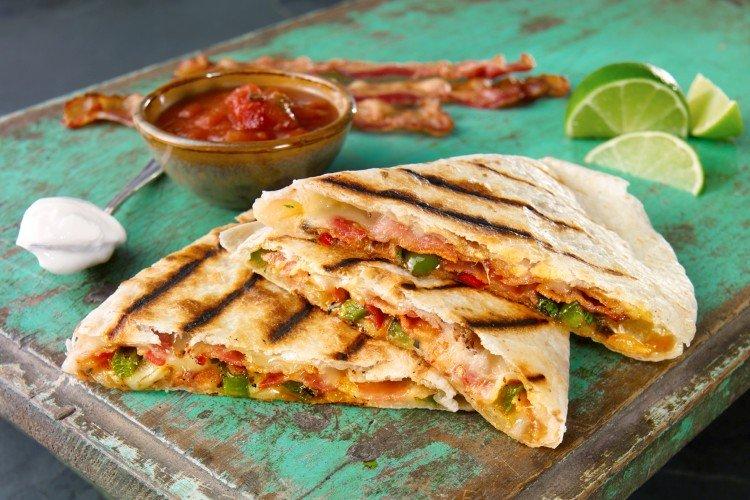 Закуска с морепродуктами в лепешках