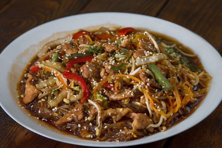 Фунчоза со свининой и овощами