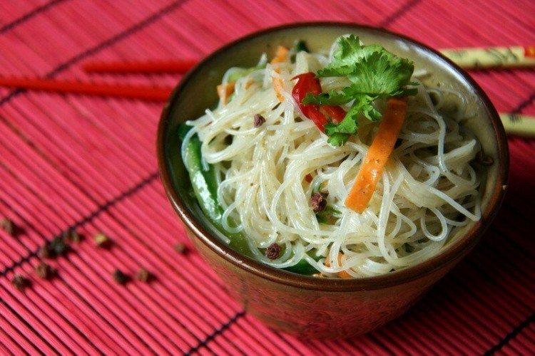 Фунчоза с зелеными овощами