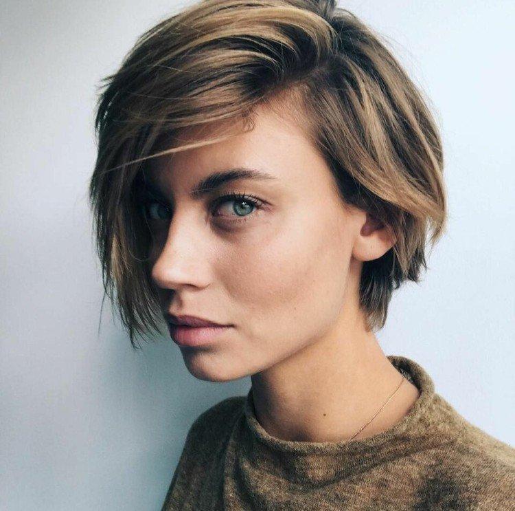 Томбой на прямых прядях