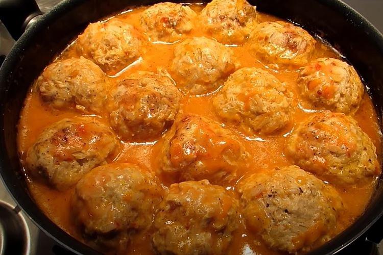 Ежики из фарша с рисом в томате