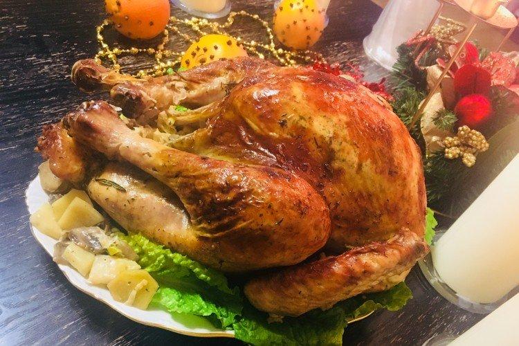 Индейка, фаршированная картошкой и грибами