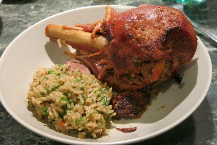 Голень индейки с рисом