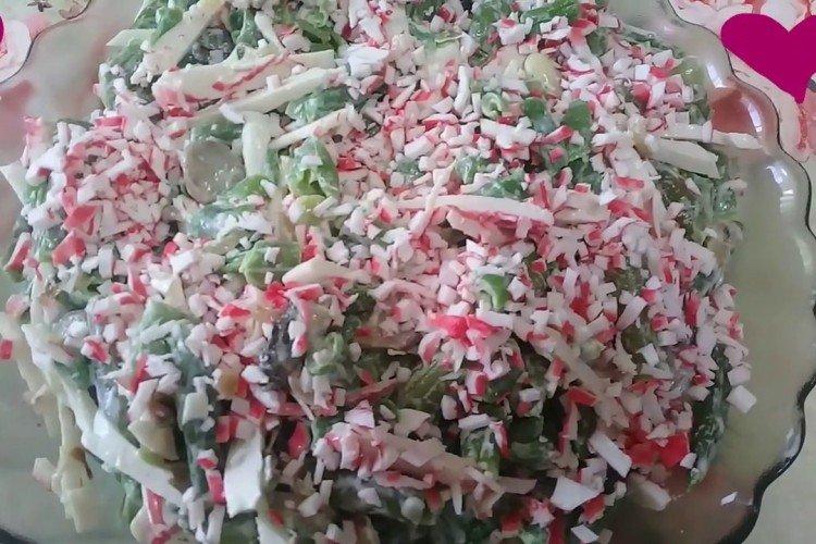Крабовый салат со стручковой фасолью