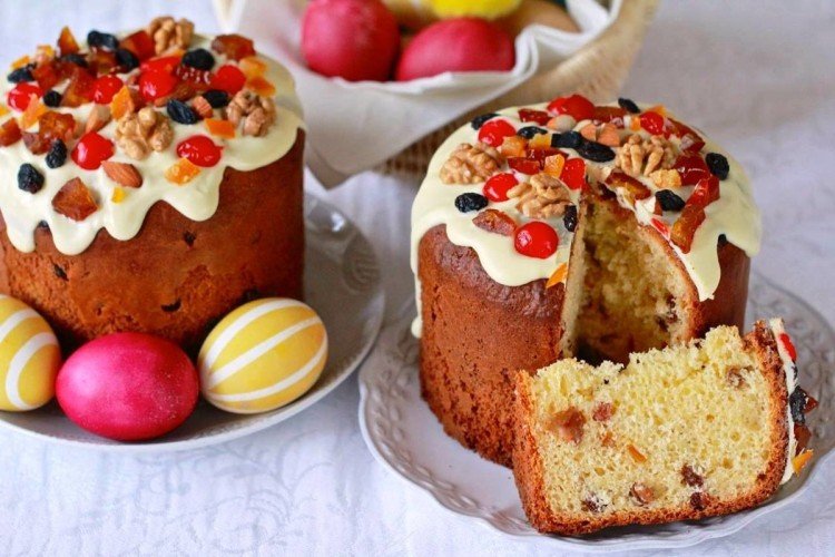 Пасхальный кулич с орехами