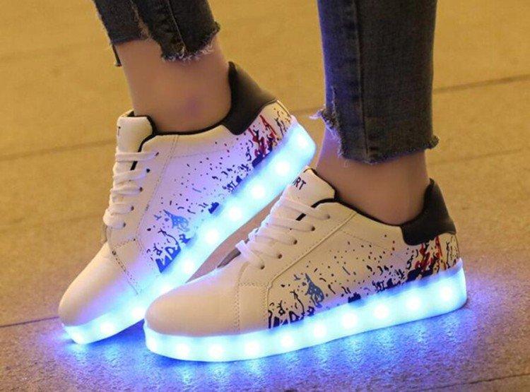 Кроссовки с подсветкой