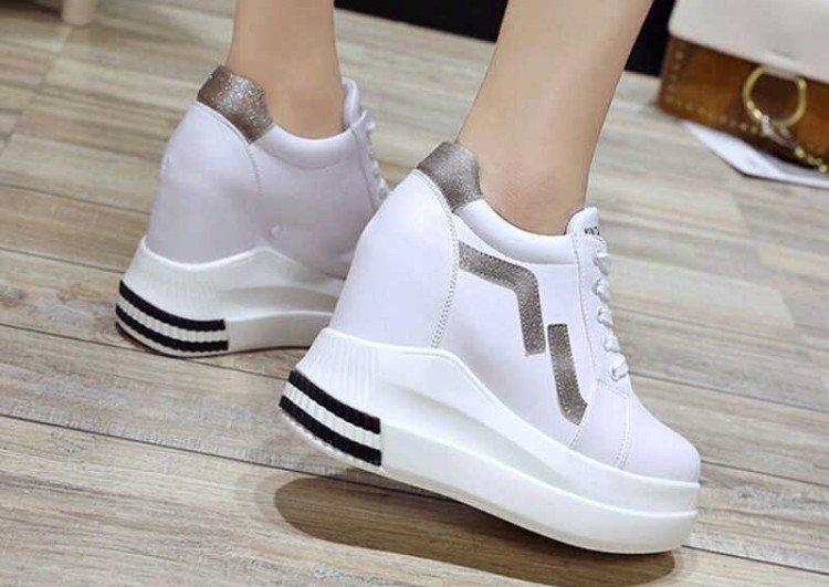 Кроссовки на платформе