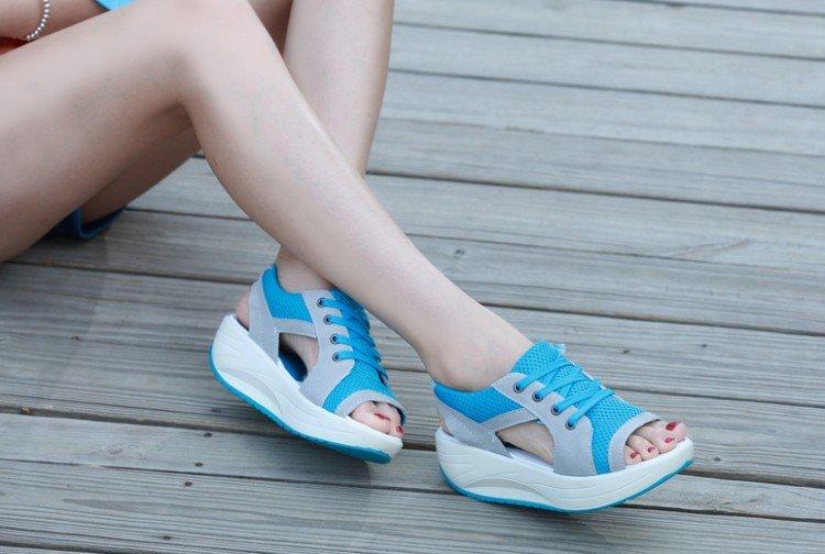 Открытые кроссовки