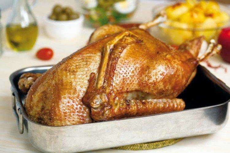 Утка со сметаной и зеленью в рукаве