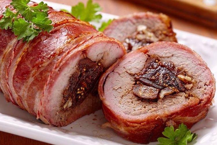 Рулет из свинины с беконом