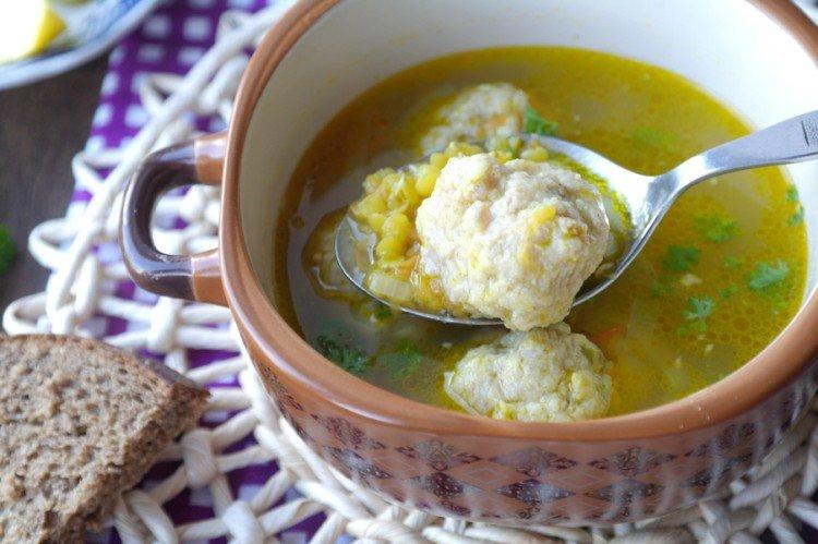 Суп с фрикадельками и красной чечевицей