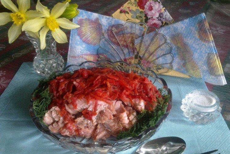 Рыба под свекольным маринадом