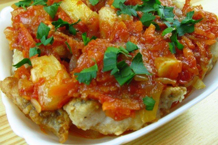 Рыба под маринадом с ананасами