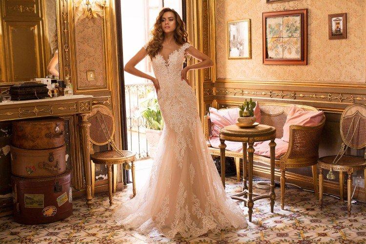 Цветные свадебные платья