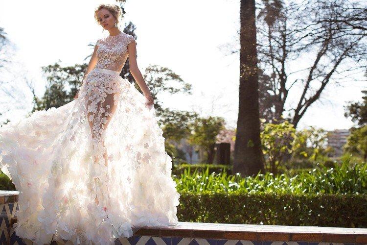 Платья с прозрачными вставками