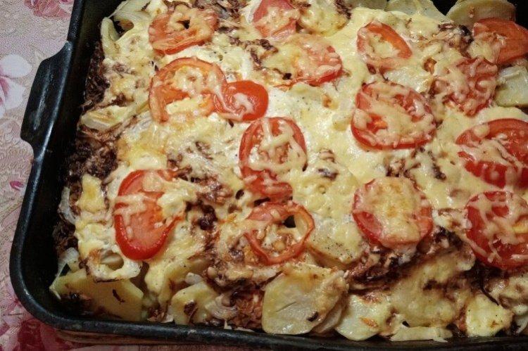 Свиные ребрышки с картошкой под сыром