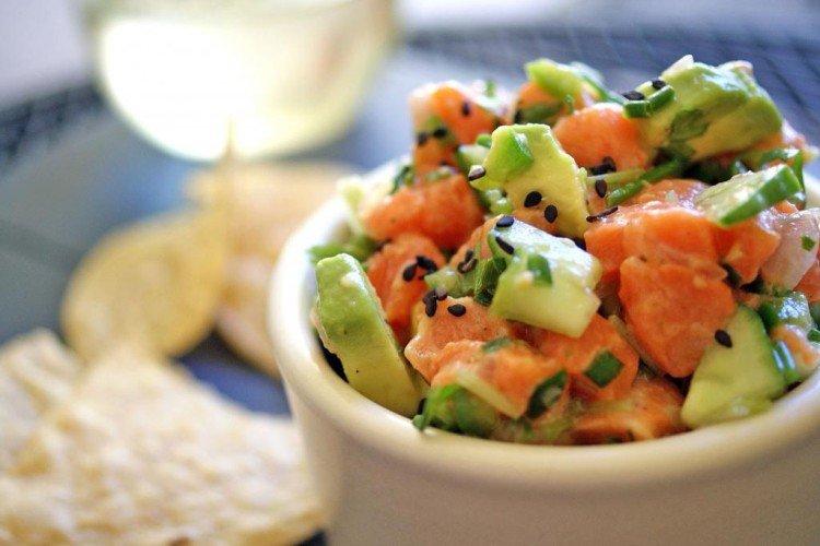 Салат с авокадо и семгой