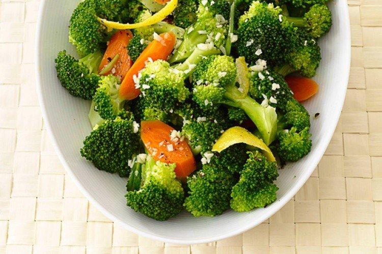 Салат из картофеля и брокколи