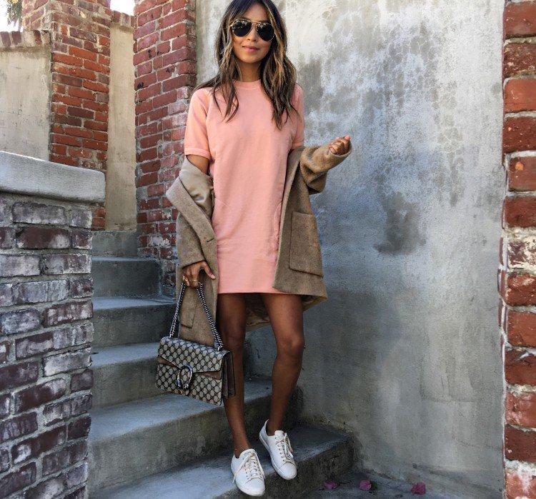 Платье-туника с кедами