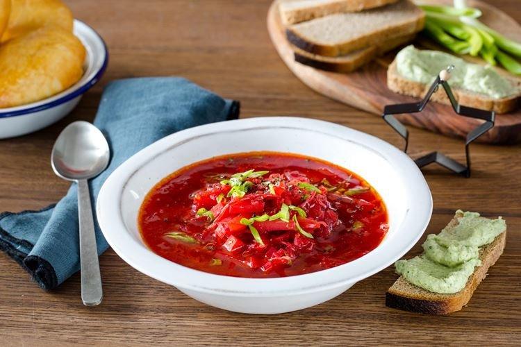 Борщ с квашеной капустой на грибном бульоне