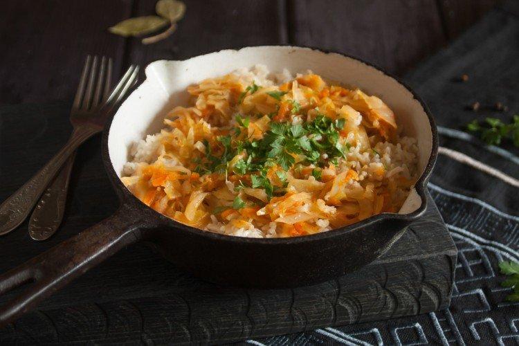 Тушеная квашеная капуста с рисом