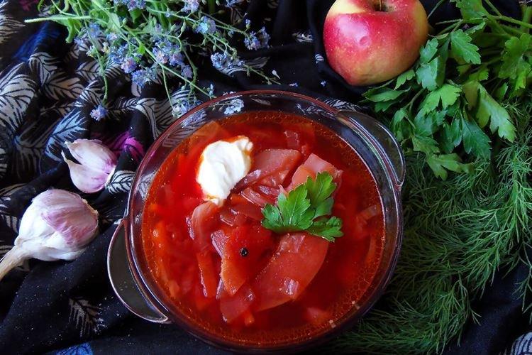 Украинский борщ со свиными ребрышками