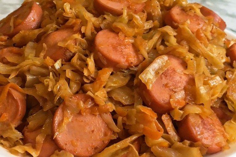 Капуста, тушенная с сосисками
