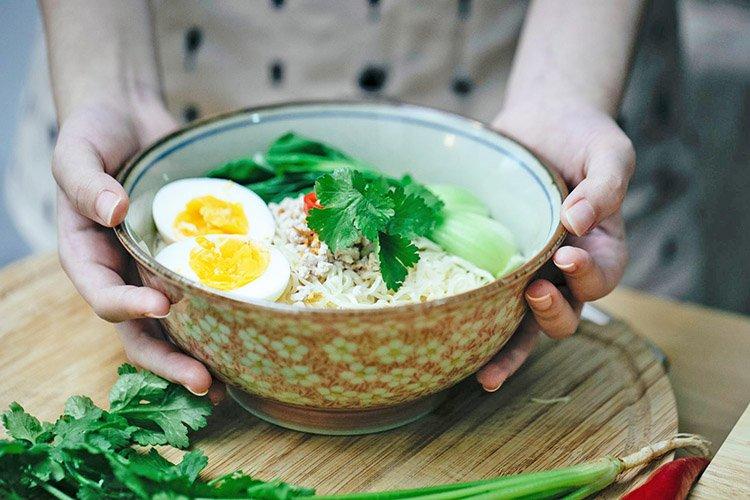 Запеченная цветная капуста с рисом и яйцами