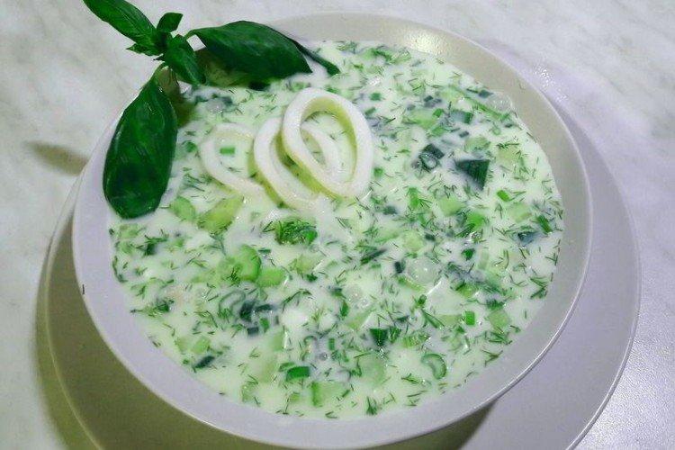 Окрошка на кефире с кальмарами