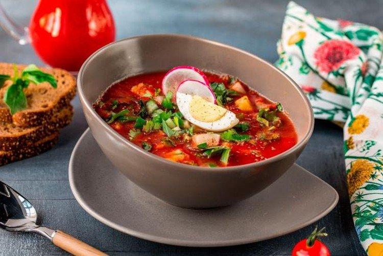 Окрошка на кефире с помидорами и базиликом