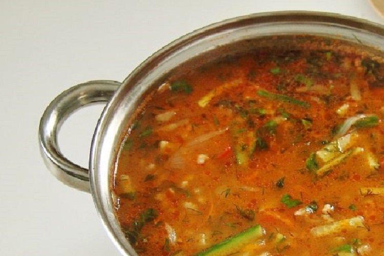 Рассольник с перловкой и свежими огурцами